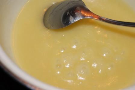 Медовый кекс (леках) под карамельным соусом