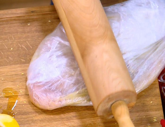 Салат из булгура с курицей, цукини и гранатом 