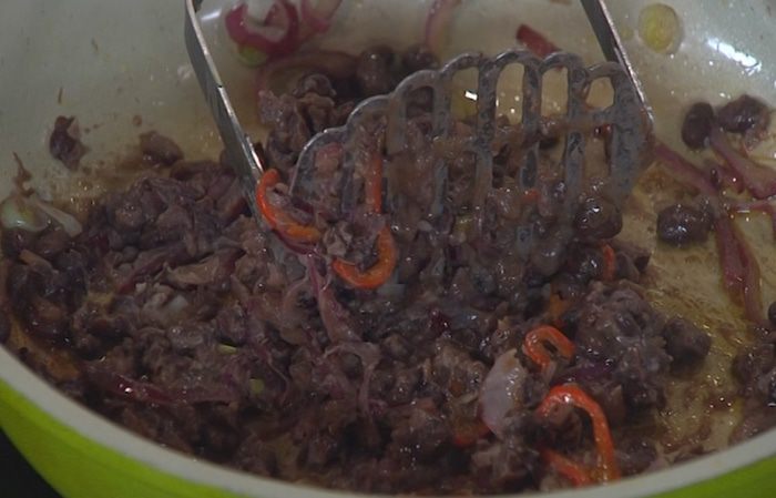Кесадилья с фасолью и моцареллой 