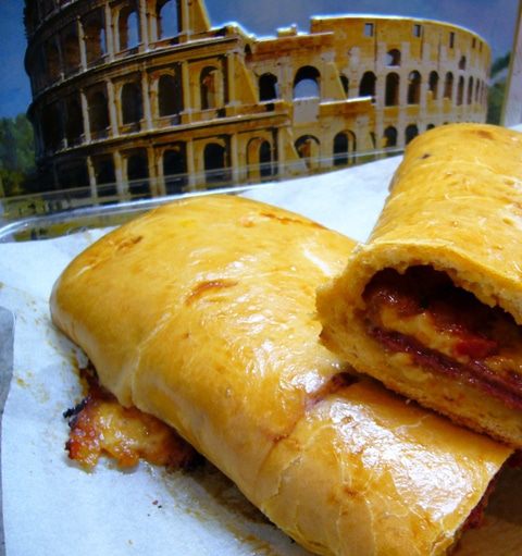 Закрытая пицца-вулкан &amp;quot;Обжигающий Stromboli&amp;quot;