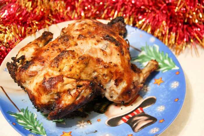 Цыпленок, фаршированный рисом и яблоками