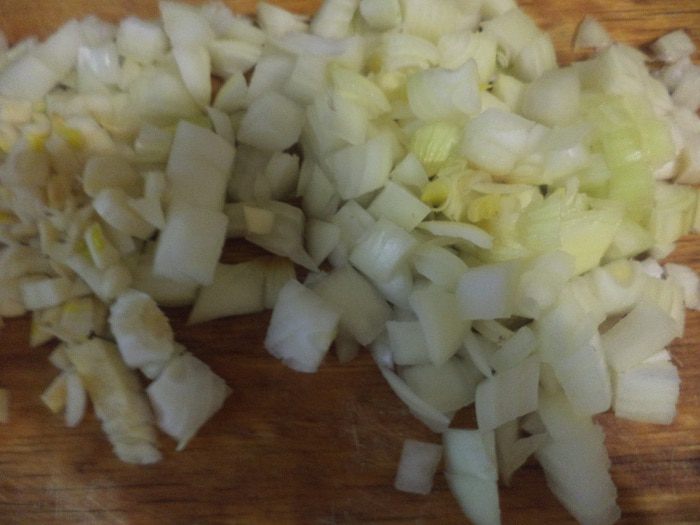 Конвертики из слоеного теста с начинкой из мясного фарша и феты