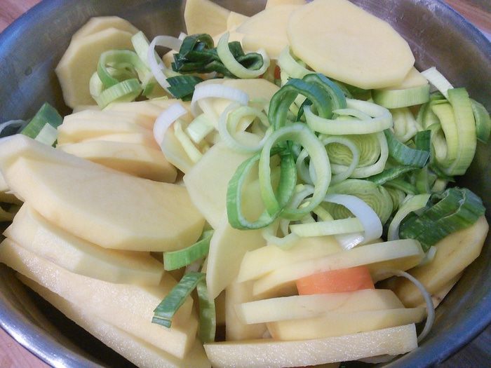 Слоёное рагу из мяса и овощей под хлебной корочкой (Baeckeoffe) 