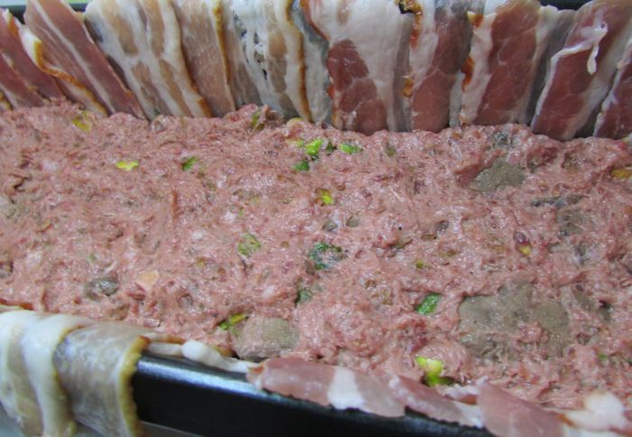 Террин из курицы с фисташками и печенью
