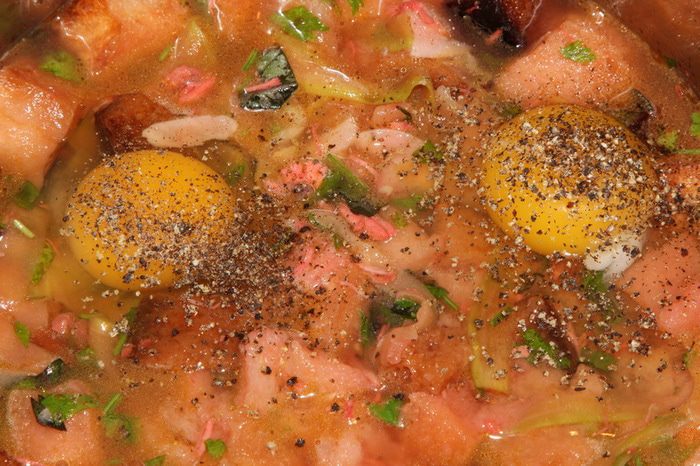 Чесночный суп с цукини и сухариками