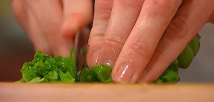 Овощи-гриль с руколой и сырной заправкой