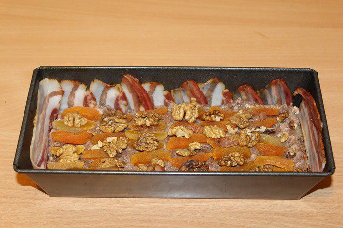 Террин мясной с печенью, курагой и грецким орехом