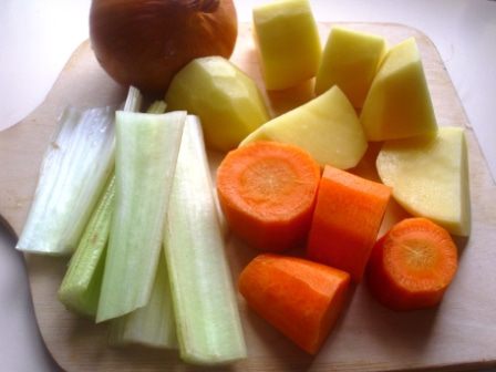 Легкий гороховый суп с чесночными гренками