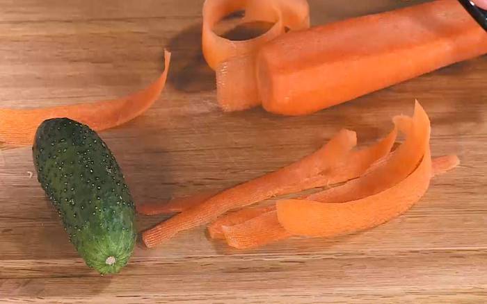 Вьетнамский салат с курицей и арахисом 