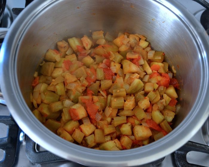 Томатно-баклажановый суп с нутом