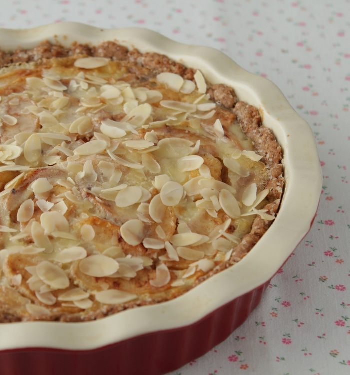 Яблочный пирог с пудинговым кремом