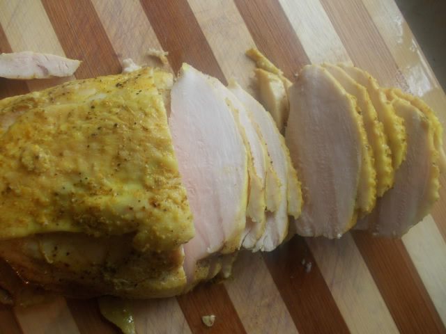 Слоеный салат с курицей и чипсами в пикантной заправке