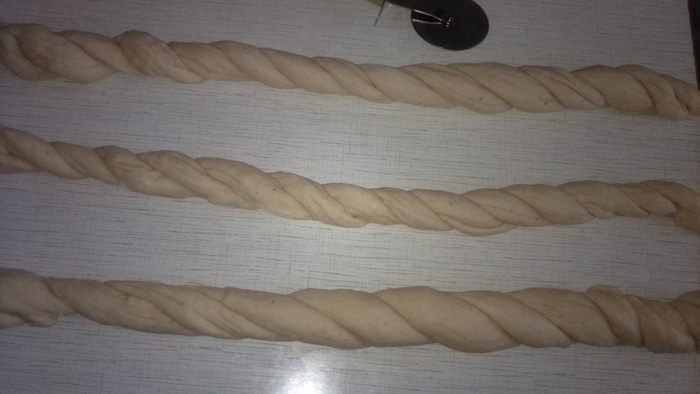 Хлебная коса с мускатным орехом