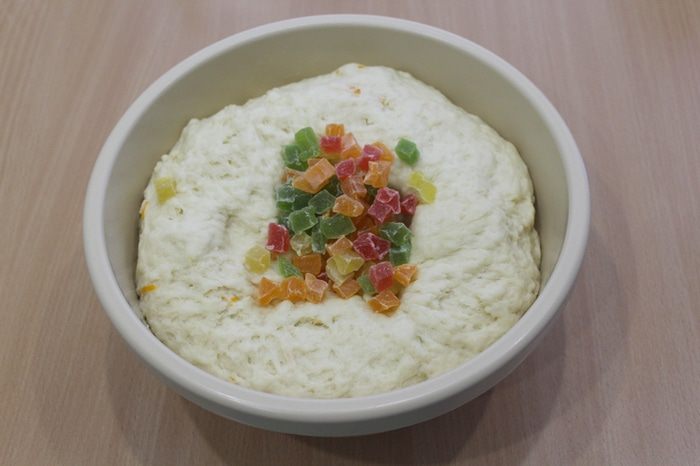 Апельсиновый кулич с цукатами