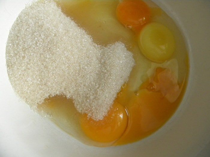 Шоколадные кексы с яблочным джемом и легким безе