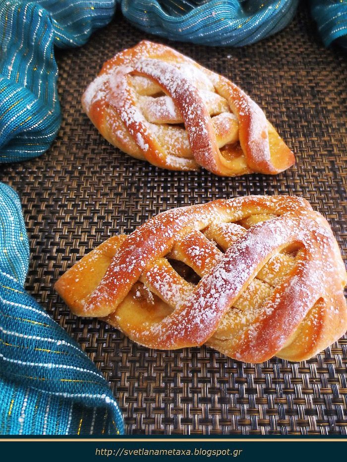Булочки с грушевой начинкой
