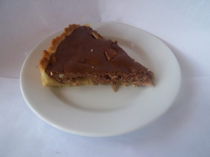 Шоколадный пирог с грушами
