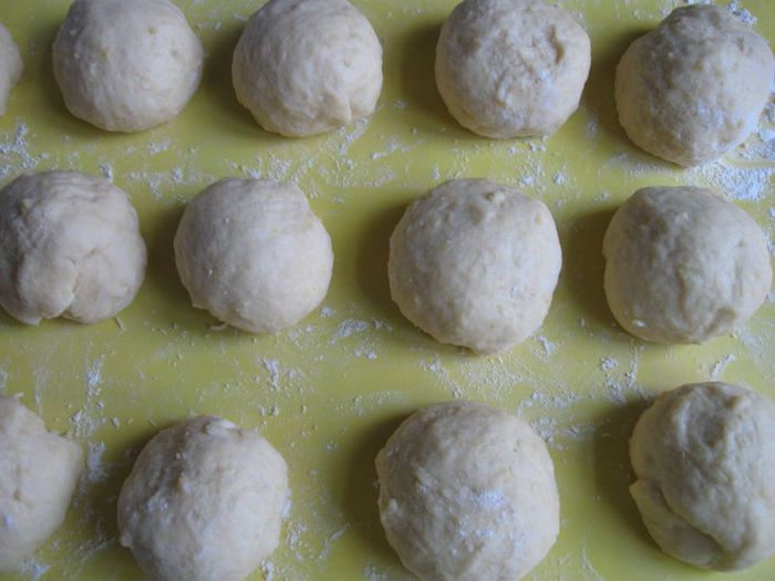 Нежные булочки с цедрой лимона и апельсина