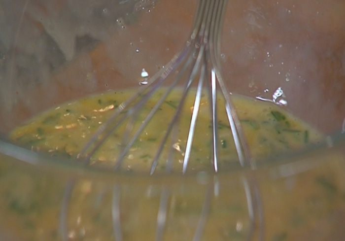 Омлет с зеленым горошком, картофелем и сыром 