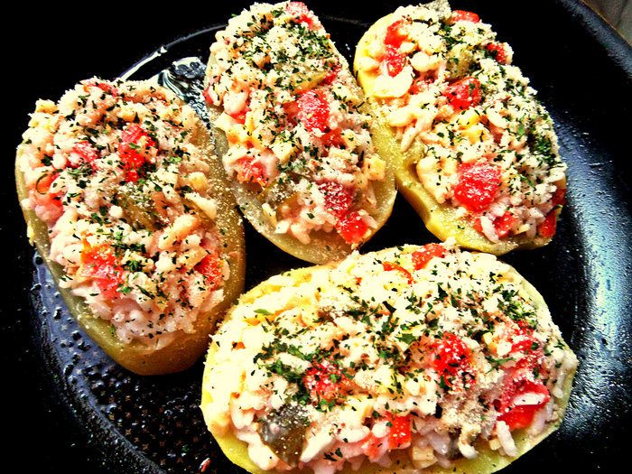 Закуска в картофельных лодочках