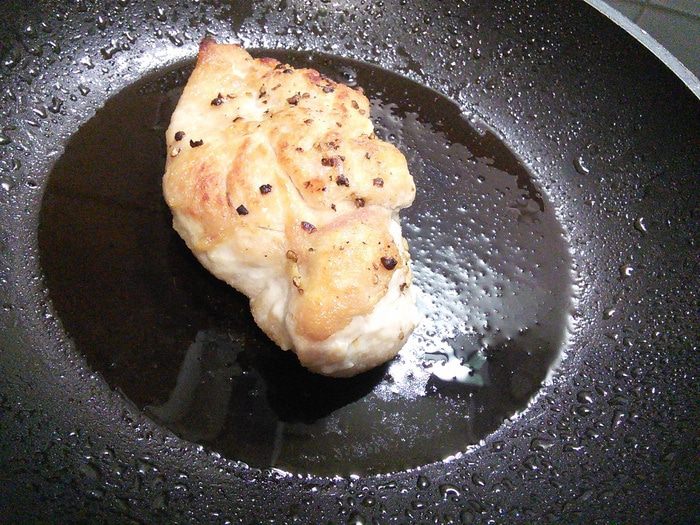 Теплый салат с курицей и кускусом 