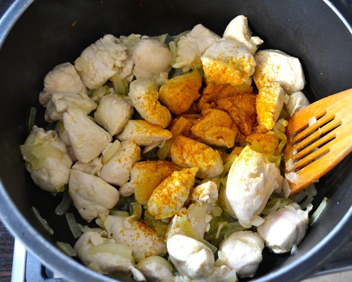 Куриное рагу с тыквой и яблоками