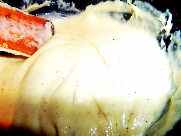 Пицца с салями, маслинами на сырном соусе &amp;quot;бешамель&amp;quot;