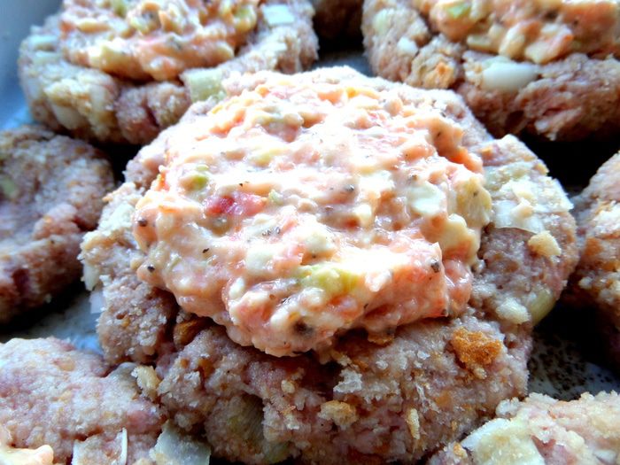 Котлетки на баклажане под сыром, с томатом