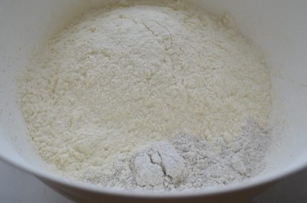 Мини-кутабы со свежей огородной зеленью