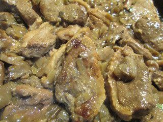 Пряная утка с грибами 