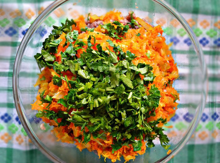 Пасхальное мясное кольцо с перепелиными яйцами по-польски