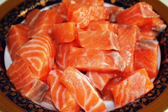 Жаркое с семгой и беконом в горшочке