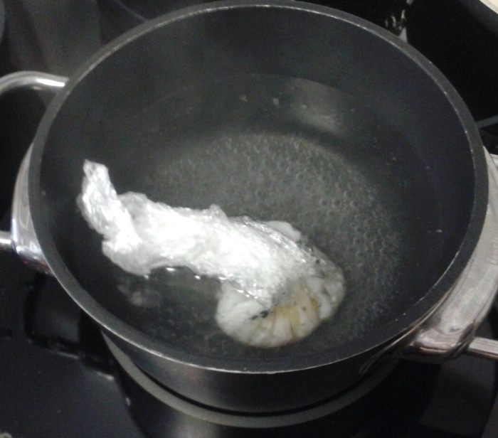 Спаржа с яйцом-пашот и соусом песто