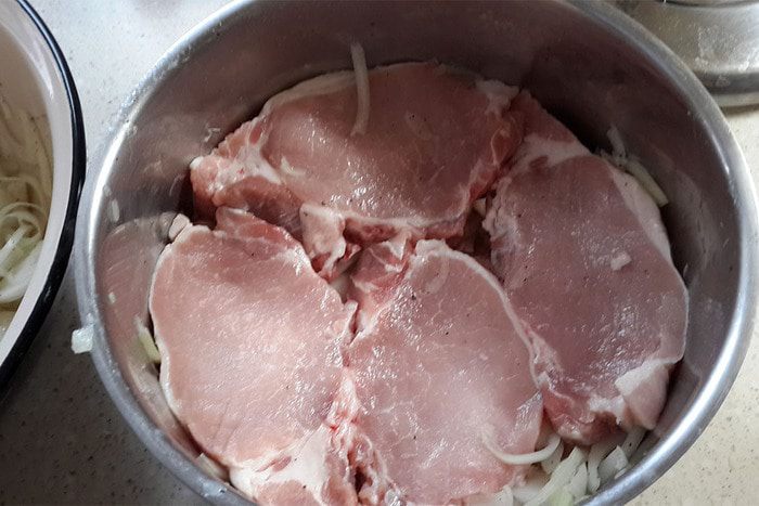 Шашлык из свинины в луковом соусе