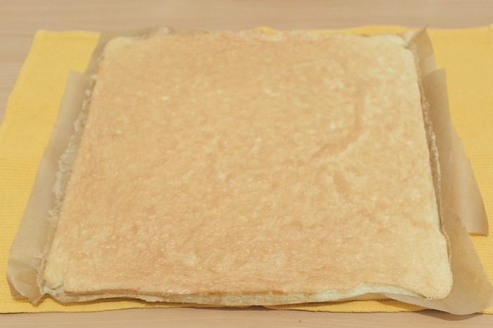 Рулет с брусничным курдом