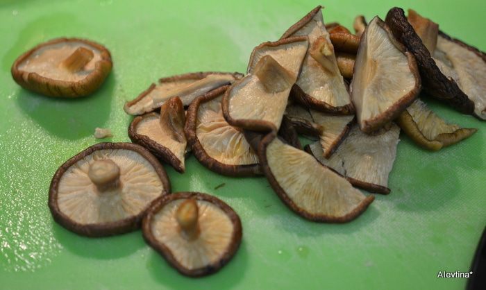 Свинина с паприкой и грибами шиитаке