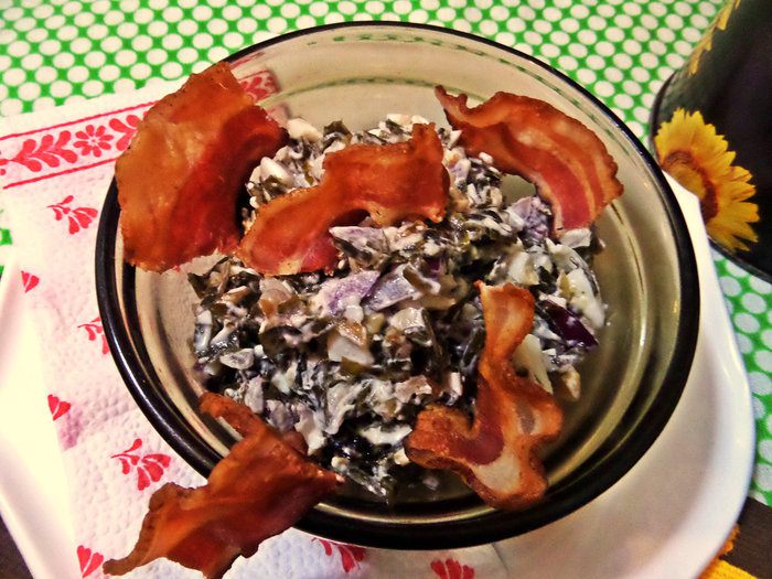 Морской салатик с беконовыми чипсами