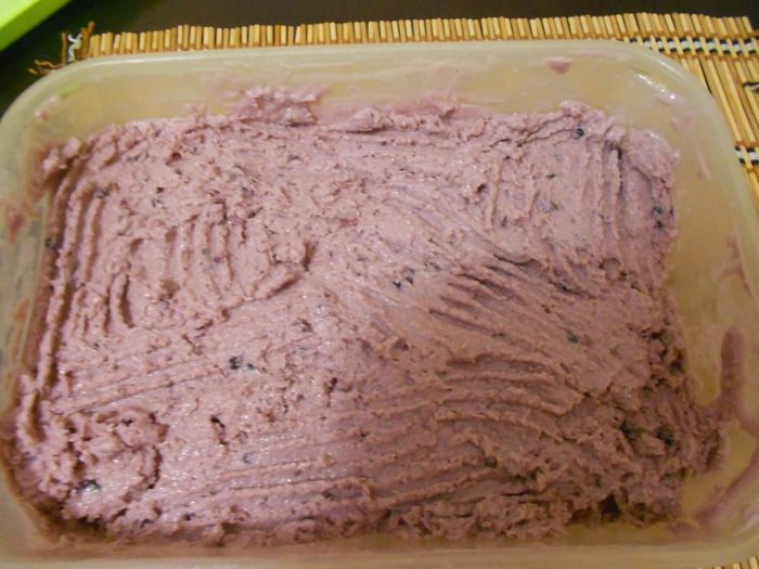 Мороженое с ежевикой