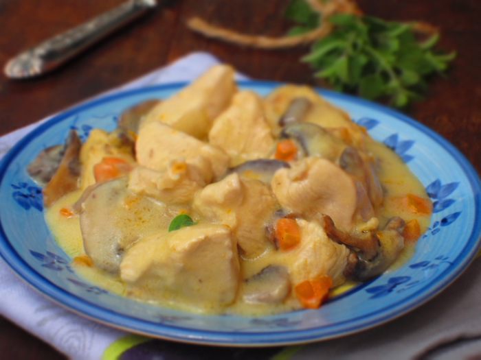 Филе индейки под сливочным соусом с грибами