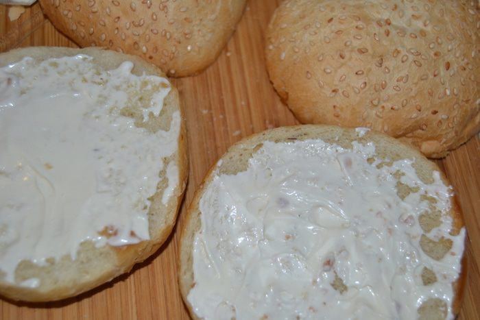 Бургер с индейкой и сочными овощами