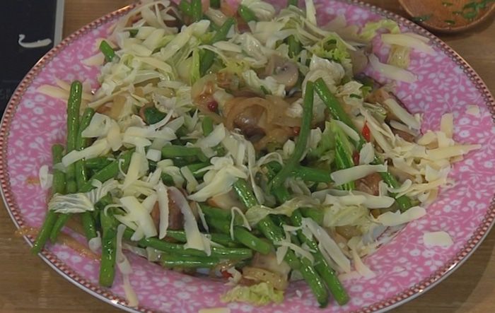 Грибы с фасолью и капустой под ароматной сырной корочкой 