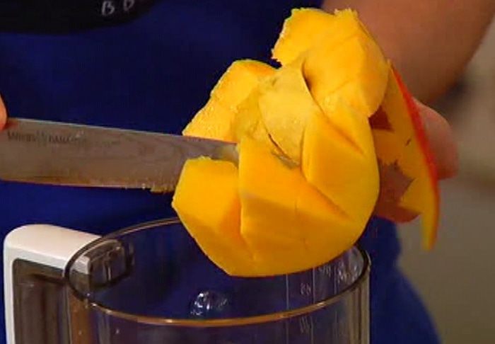 Гранита из манго, персиков и апельсинов