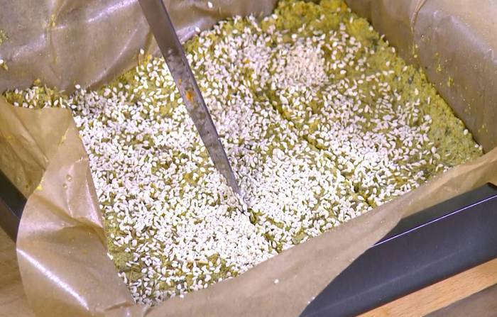 Морковные галеты с миндалем и семечками 