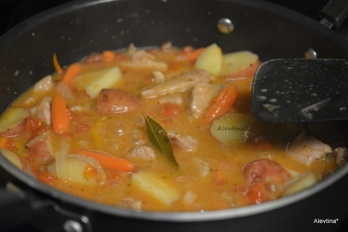 Cвинина, тушеная с овощами