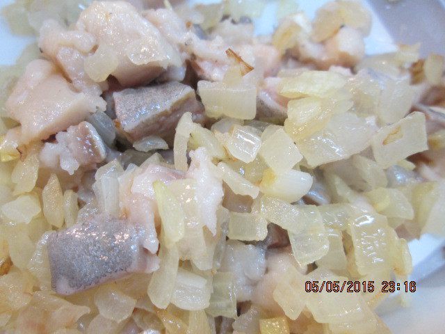 Мороженое-закуска с сельдью и маринованным луком