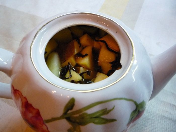 Яблочный чай с апельсином и корицей