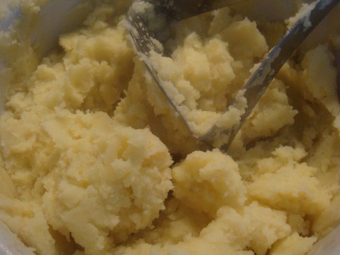 Роллы с сосисками и картофельным пюре