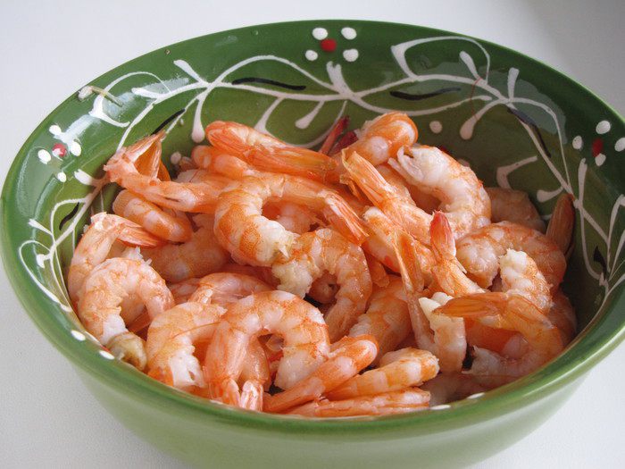 Салат-коктейль с креветками и ананасом