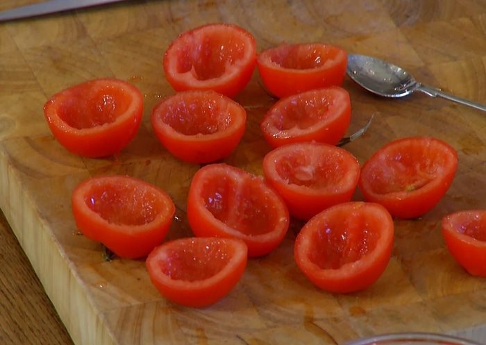 Помидоры, фаршированные треской и картофелем
