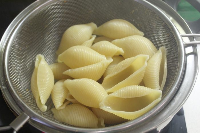 Конкильони  с фаршем и брокколи
